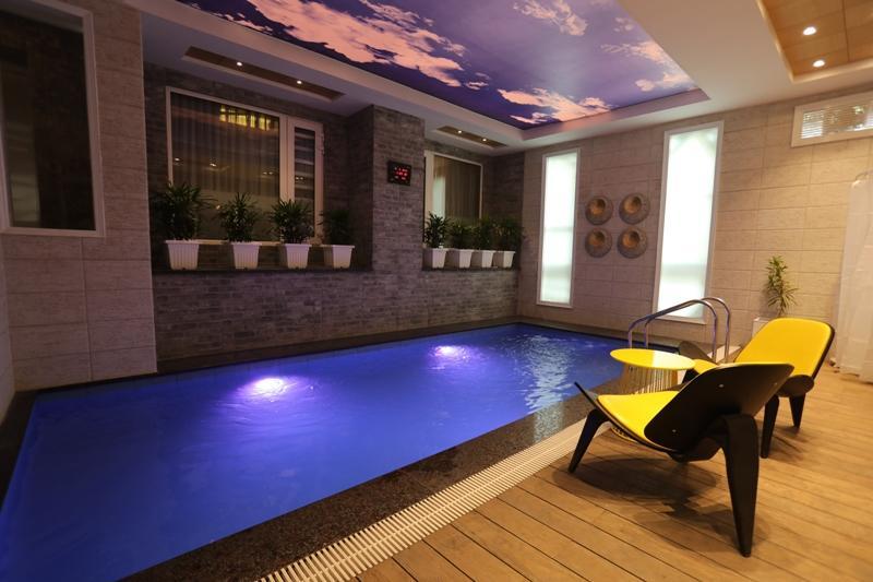 Milestone Inn & Spa ムスーリー エクステリア 写真