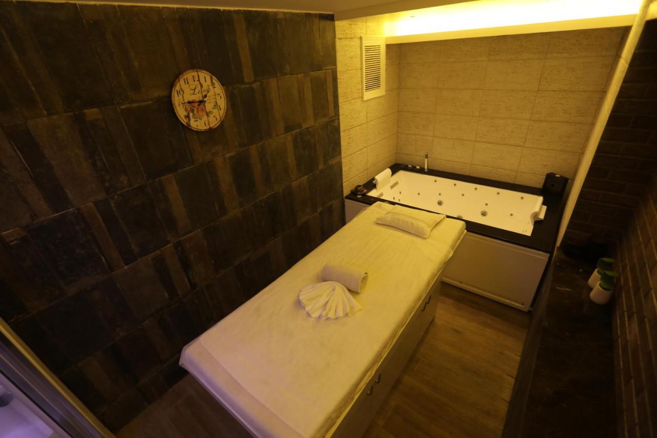 Milestone Inn & Spa ムスーリー エクステリア 写真