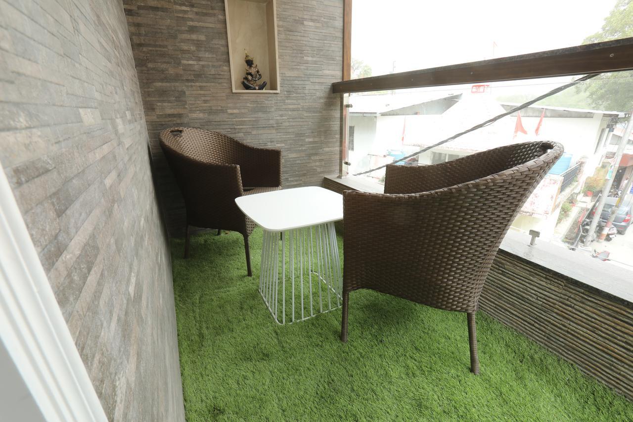 Milestone Inn & Spa ムスーリー エクステリア 写真