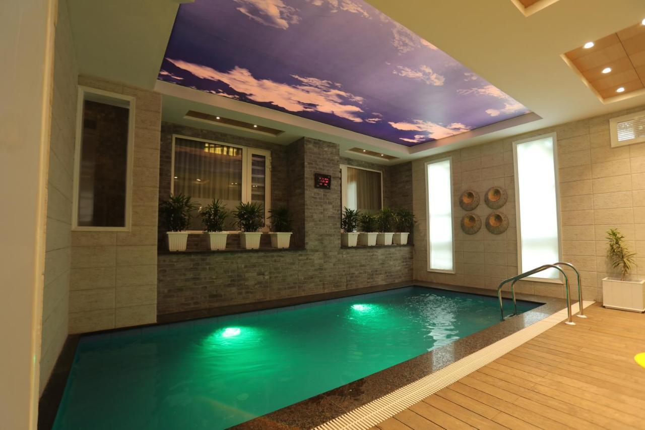 Milestone Inn & Spa ムスーリー エクステリア 写真